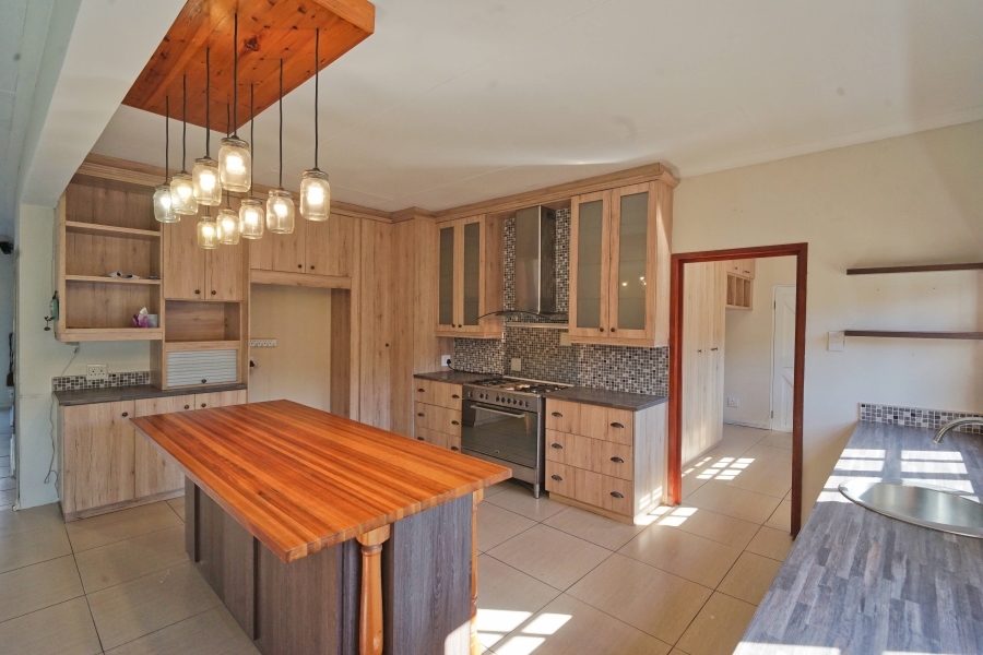 4 Bedroom Property for Sale in Cove Rock Eastern Cape